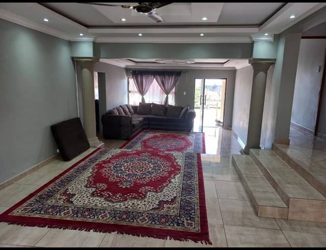 4 BEDROOM HOUSE FOR SALE IN GOLDEN ACRES ESTATE